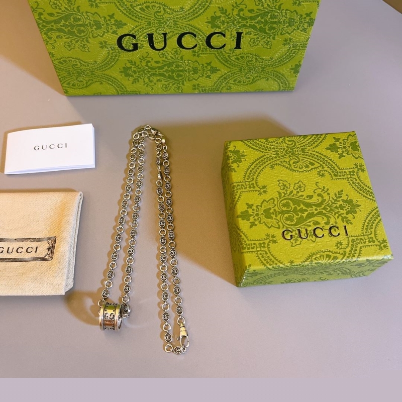 G*u*i necklaces
